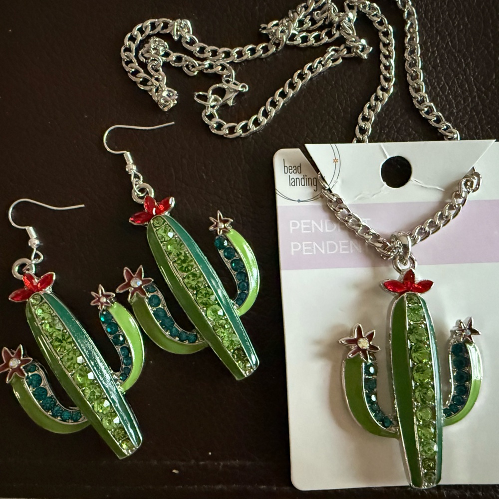 NEW Green Stone Cactus Necklace and Earrings Jewelry Set